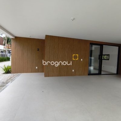 Casa de Condomínio com 230m², 3 quartos (sendo 3 suítes), 2 garagens, no bairro Santo Antônio de Lisboa em Florianópolis