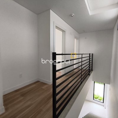 Casa de Condomínio com 230m², 3 quartos (sendo 3 suítes), 2 garagens, no bairro Santo Antônio de Lisboa em Florianópolis