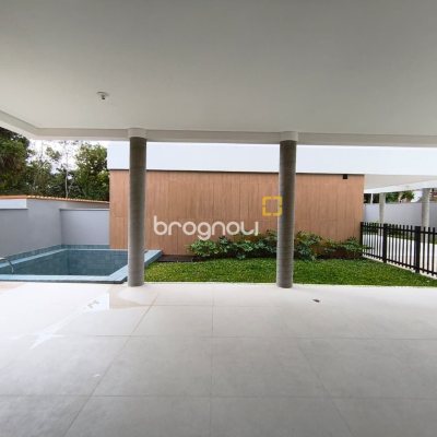 Casa de Condomínio com 230m², 3 quartos (sendo 3 suítes), 2 garagens, no bairro Santo Antônio de Lisboa em Florianópolis