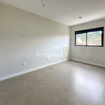 Apartamento com 98m², 3 quartos (sendo 1 suíte), 2 garagens, no bairro Saco Grande em Florianópolis
