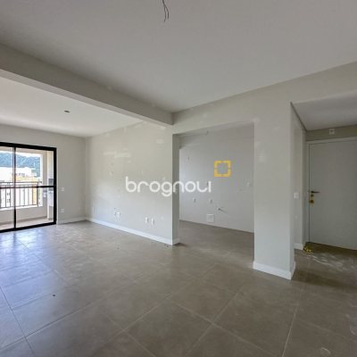 Apartamento com 98m², 3 quartos (sendo 1 suíte), 2 garagens, no bairro Saco Grande em Florianópolis