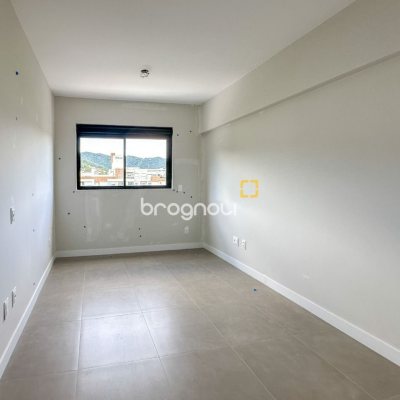 Apartamento com 98m², 3 quartos (sendo 1 suíte), 2 garagens, no bairro Saco Grande em Florianópolis