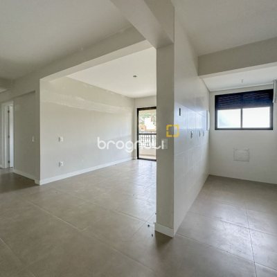 Apartamento com 98m², 3 quartos (sendo 1 suíte), 2 garagens, no bairro Saco Grande em Florianópolis