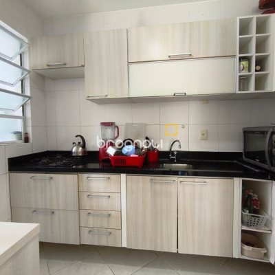 Apartamento com 71m², 2 quartos (sendo 1 suíte), 1 garagem, no bairro Itacorubi em Florianópolis