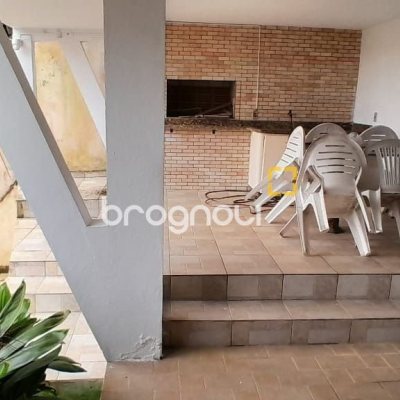Casa com 264m², 6 quartos (sendo 1 suíte), 4 garagens, no bairro Centro em Florianópolis