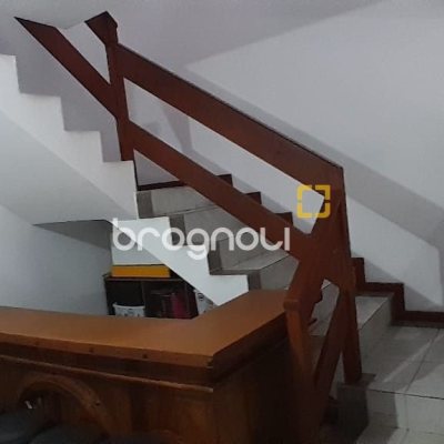 Casa com 264m², 6 quartos (sendo 1 suíte), 4 garagens, no bairro Centro em Florianópolis