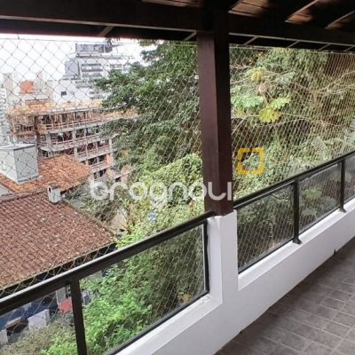 Casa com 264m², 6 quartos (sendo 1 suíte), 4 garagens, no bairro Centro em Florianópolis