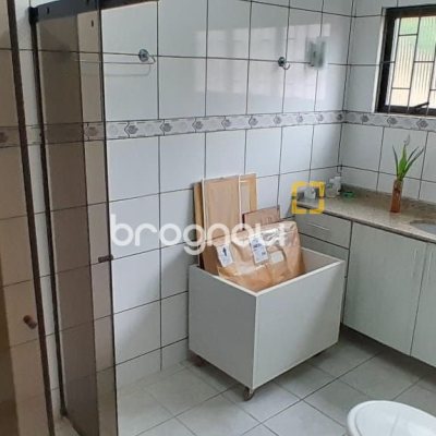 Casa com 264m², 6 quartos (sendo 1 suíte), 4 garagens, no bairro Centro em Florianópolis
