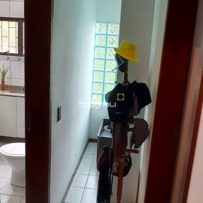 Casa com 264m², 6 quartos (sendo 1 suíte), 4 garagens, no bairro Centro em Florianópolis