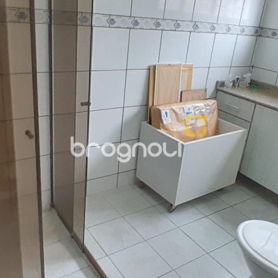 Casa com 264m², 6 quartos (sendo 1 suíte), 4 garagens, no bairro Centro em Florianópolis