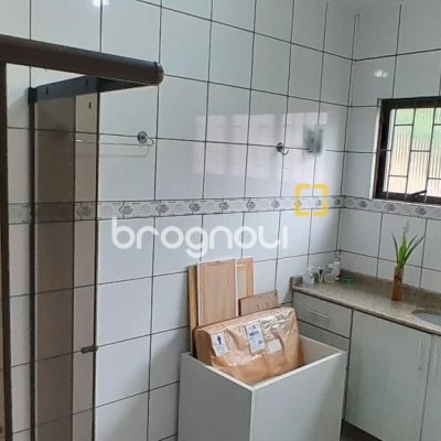 Casa com 264m², 6 quartos (sendo 1 suíte), 4 garagens, no bairro Centro em Florianópolis