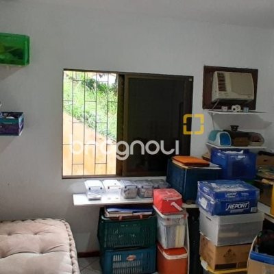 Casa com 264m², 6 quartos (sendo 1 suíte), 4 garagens, no bairro Centro em Florianópolis