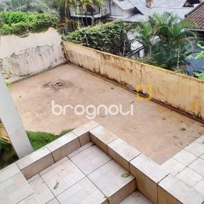 Casa com 264m², 6 quartos (sendo 1 suíte), 4 garagens, no bairro Centro em Florianópolis