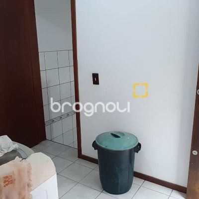 Casa com 264m², 6 quartos (sendo 1 suíte), 4 garagens, no bairro Centro em Florianópolis