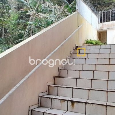 Casa com 264m², 6 quartos (sendo 1 suíte), 4 garagens, no bairro Centro em Florianópolis