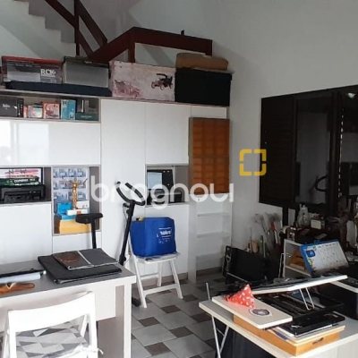 Casa com 264m², 6 quartos (sendo 1 suíte), 4 garagens, no bairro Centro em Florianópolis