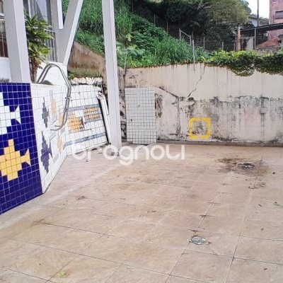 Casa com 264m², 6 quartos (sendo 1 suíte), 4 garagens, no bairro Centro em Florianópolis