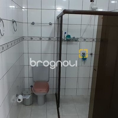 Casa com 264m², 6 quartos (sendo 1 suíte), 4 garagens, no bairro Centro em Florianópolis