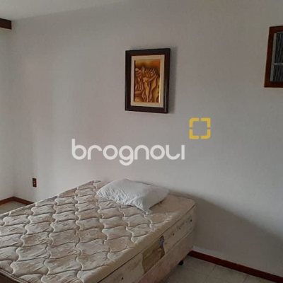 Casa com 264m², 6 quartos (sendo 1 suíte), 4 garagens, no bairro Centro em Florianópolis