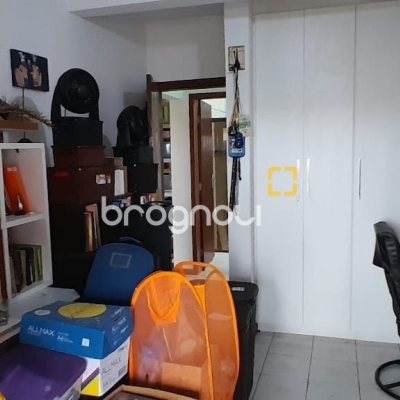 Casa com 264m², 6 quartos (sendo 1 suíte), 4 garagens, no bairro Centro em Florianópolis