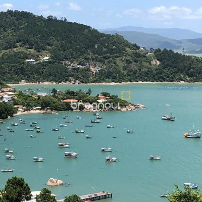 Apartamento com 83m², 2 quartos (sendo 2 suítes), 1 garagem, no bairro Palmas em Governador Celso Ramos