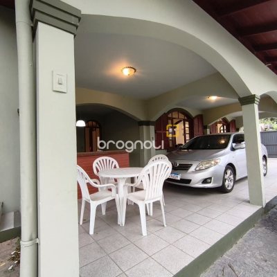 Casa com 380m², 6 quartos (sendo 2 suítes), 6 garagens, no bairro João Paulo em Florianópolis