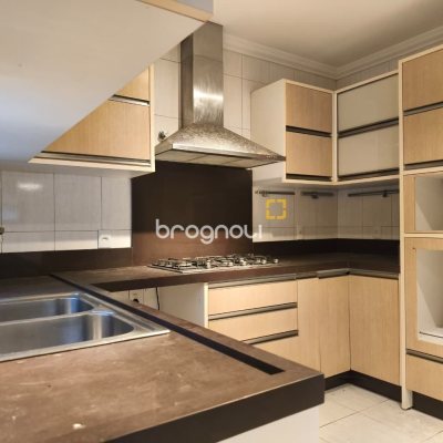 Casa com 380m², 6 quartos (sendo 2 suítes), 6 garagens, no bairro João Paulo em Florianópolis