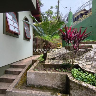 Casa com 380m², 6 quartos (sendo 2 suítes), 6 garagens, no bairro João Paulo em Florianópolis