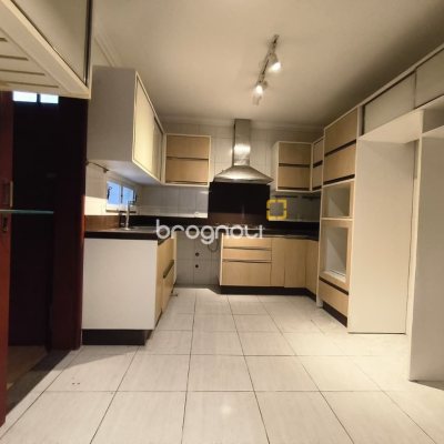 Casa com 380m², 6 quartos (sendo 2 suítes), 6 garagens, no bairro João Paulo em Florianópolis