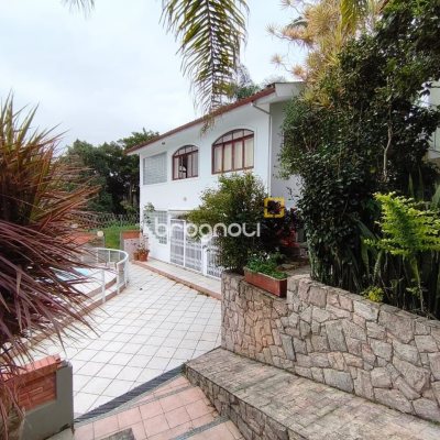 Casa com 380m², 6 quartos (sendo 2 suítes), 6 garagens, no bairro João Paulo em Florianópolis
