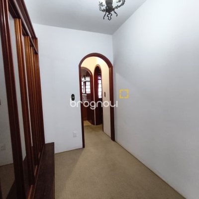 Casa com 380m², 6 quartos (sendo 2 suítes), 6 garagens, no bairro João Paulo em Florianópolis