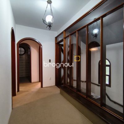 Casa com 380m², 6 quartos (sendo 2 suítes), 6 garagens, no bairro João Paulo em Florianópolis