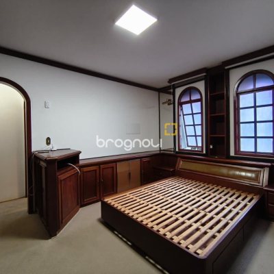 Casa com 380m², 6 quartos (sendo 2 suítes), 6 garagens, no bairro João Paulo em Florianópolis