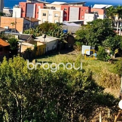 Casa com 113m², 3 quartos (sendo 1 suíte), 2 garagens, no bairro Santinho em Florianópolis