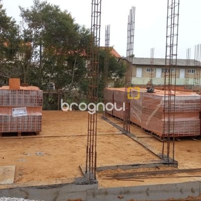 Casa com 113m², 3 quartos (sendo 1 suíte), 2 garagens, no bairro Santinho em Florianópolis