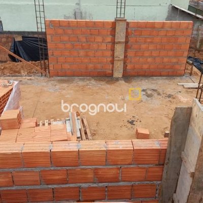 Casa com 113m², 3 quartos (sendo 1 suíte), 2 garagens, no bairro Santinho em Florianópolis
