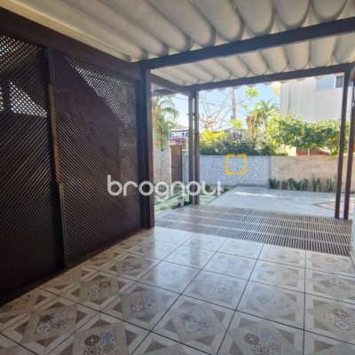 Casa com 110m², 4 quartos, 1 garagem, no bairro Canasvieiras em Florianópolis