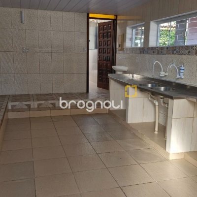 Casa com 110m², 4 quartos, 1 garagem, no bairro Canasvieiras em Florianópolis