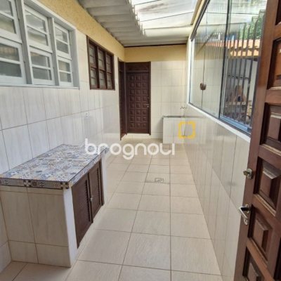 Casa com 110m², 4 quartos, 1 garagem, no bairro Canasvieiras em Florianópolis