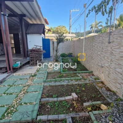 Casa com 110m², 4 quartos, 1 garagem, no bairro Canasvieiras em Florianópolis