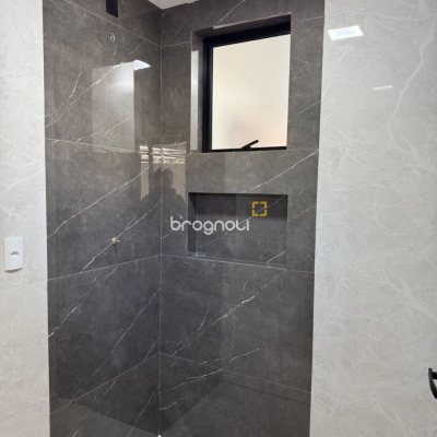Casa com 135m², 4 quartos (sendo 1 suíte), 2 garagens, no bairro Rio Vermelho em Florianópolis