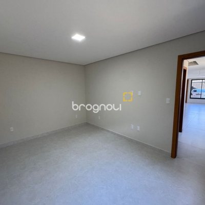 Casa com 135m², 4 quartos (sendo 1 suíte), 2 garagens, no bairro Rio Vermelho em Florianópolis