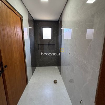 Casa com 135m², 4 quartos (sendo 1 suíte), 2 garagens, no bairro Rio Vermelho em Florianópolis