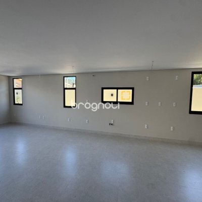 Casa com 135m², 4 quartos (sendo 1 suíte), 2 garagens, no bairro Rio Vermelho em Florianópolis