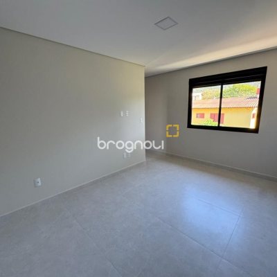 Casa com 135m², 4 quartos (sendo 1 suíte), 2 garagens, no bairro Rio Vermelho em Florianópolis