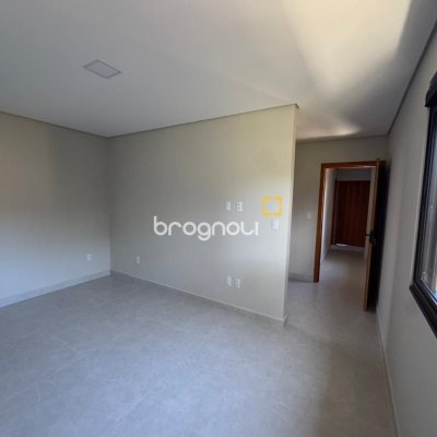 Casa com 135m², 4 quartos (sendo 1 suíte), 2 garagens, no bairro Rio Vermelho em Florianópolis