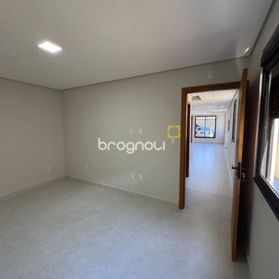 Casa com 135m², 4 quartos (sendo 1 suíte), 2 garagens, no bairro Rio Vermelho em Florianópolis