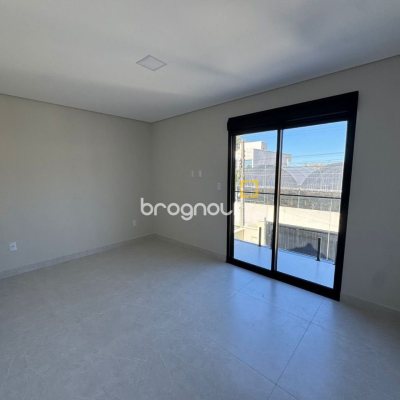 Casa com 135m², 4 quartos (sendo 1 suíte), 2 garagens, no bairro Rio Vermelho em Florianópolis