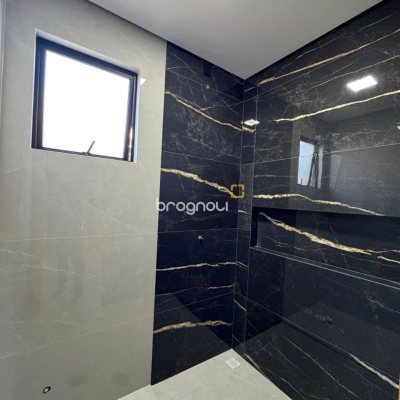 Casa com 135m², 4 quartos (sendo 1 suíte), 2 garagens, no bairro Rio Vermelho em Florianópolis