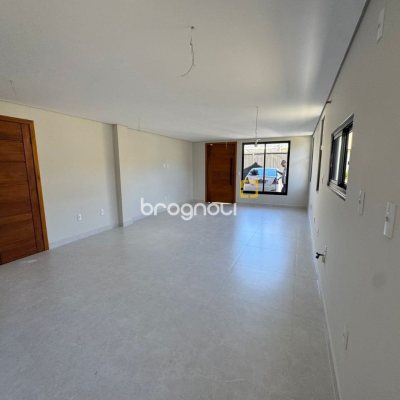 Casa com 135m², 4 quartos (sendo 1 suíte), 2 garagens, no bairro Rio Vermelho em Florianópolis